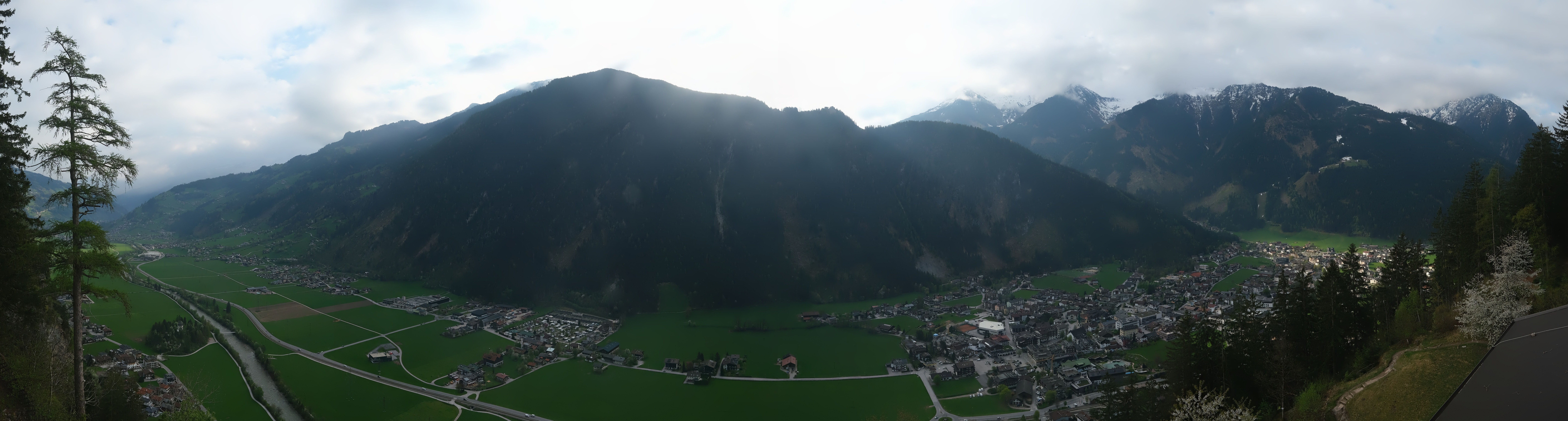 Archived image Webcam Mayrhofen im Zillertal: Zimmereben
