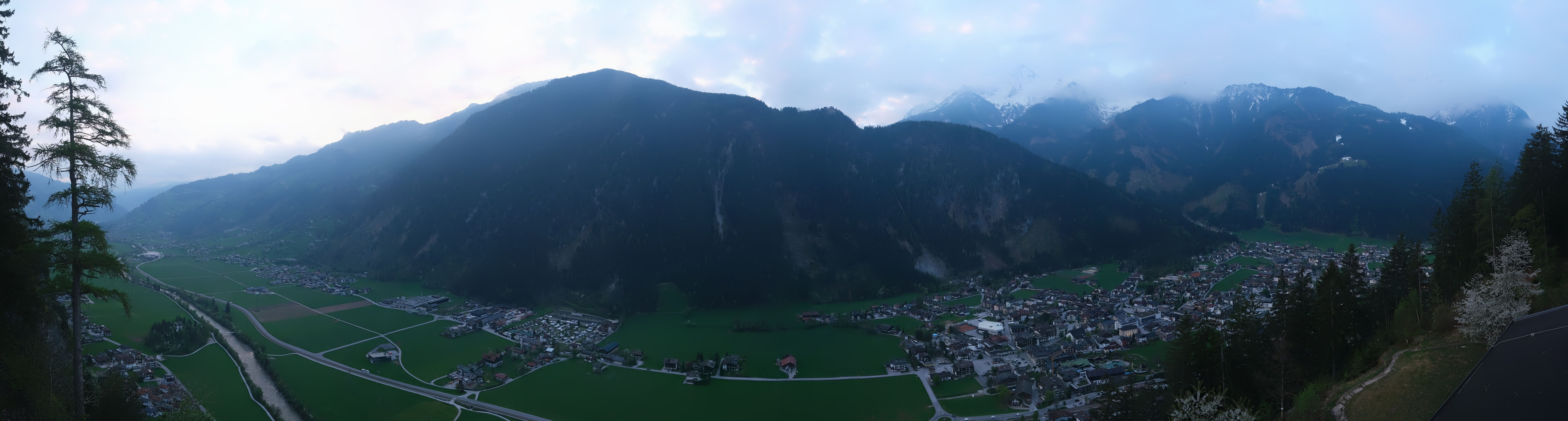 Archived image Webcam Mayrhofen im Zillertal: Zimmereben