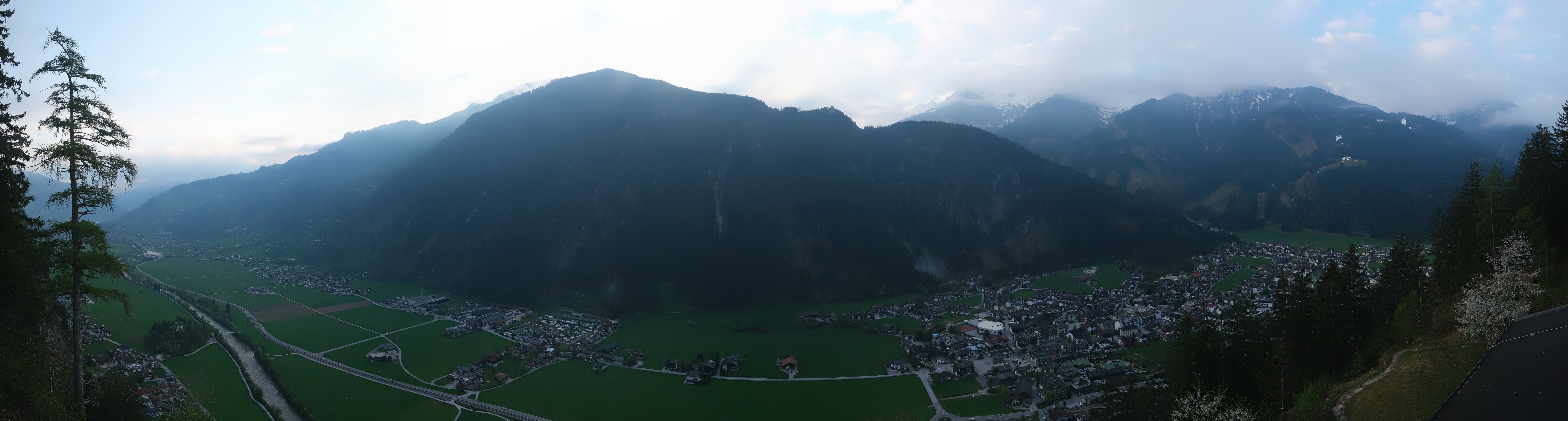 Archived image Webcam Mayrhofen im Zillertal: Zimmereben