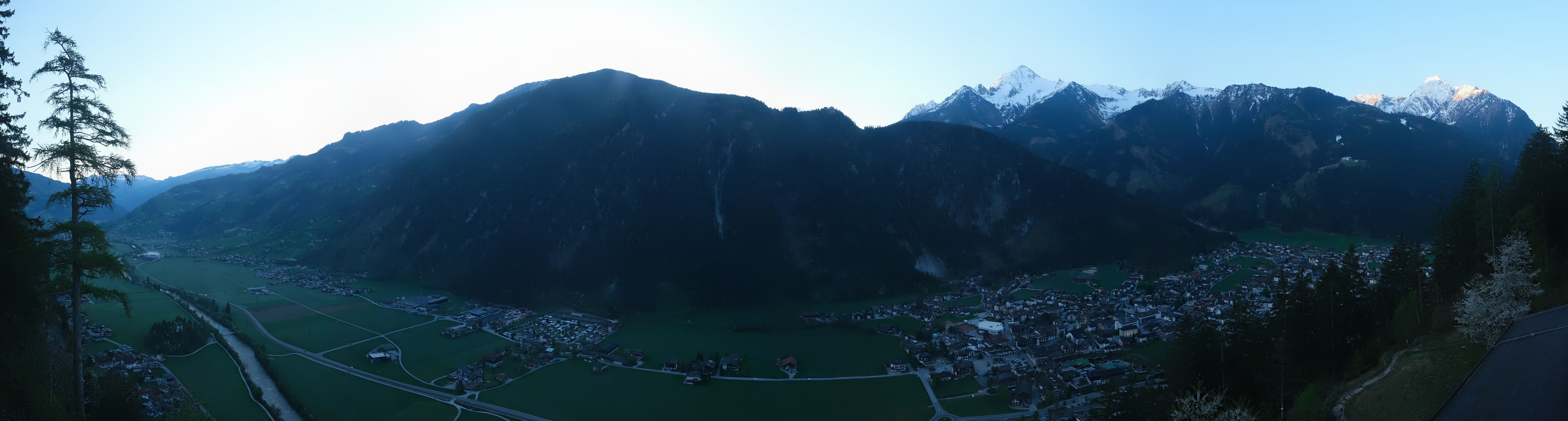 Archived image Webcam Mayrhofen im Zillertal: Zimmereben