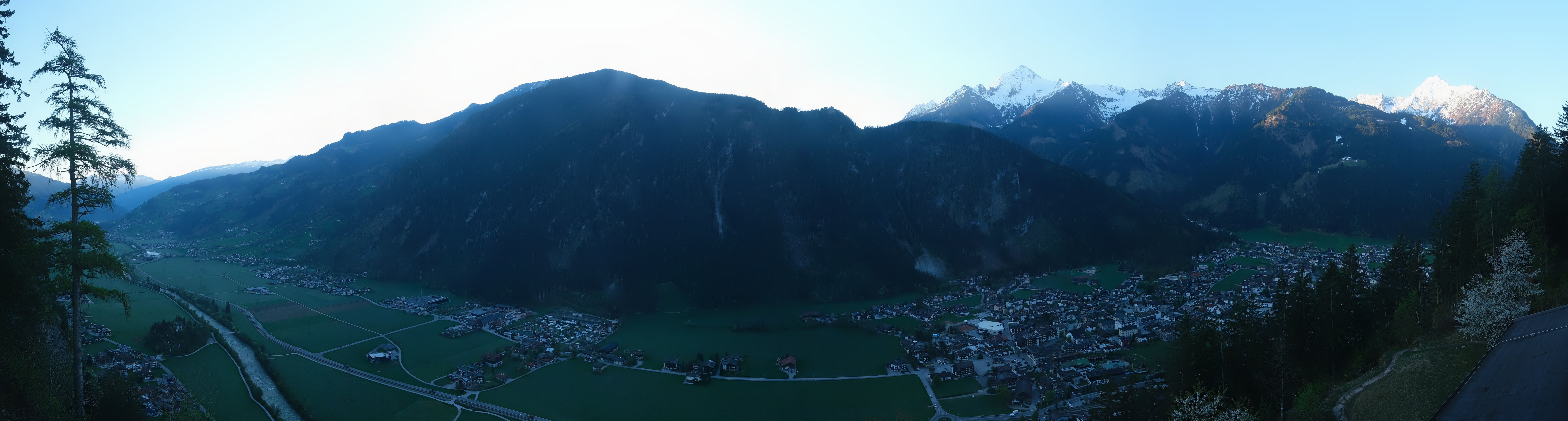 Archived image Webcam Mayrhofen im Zillertal: Zimmereben