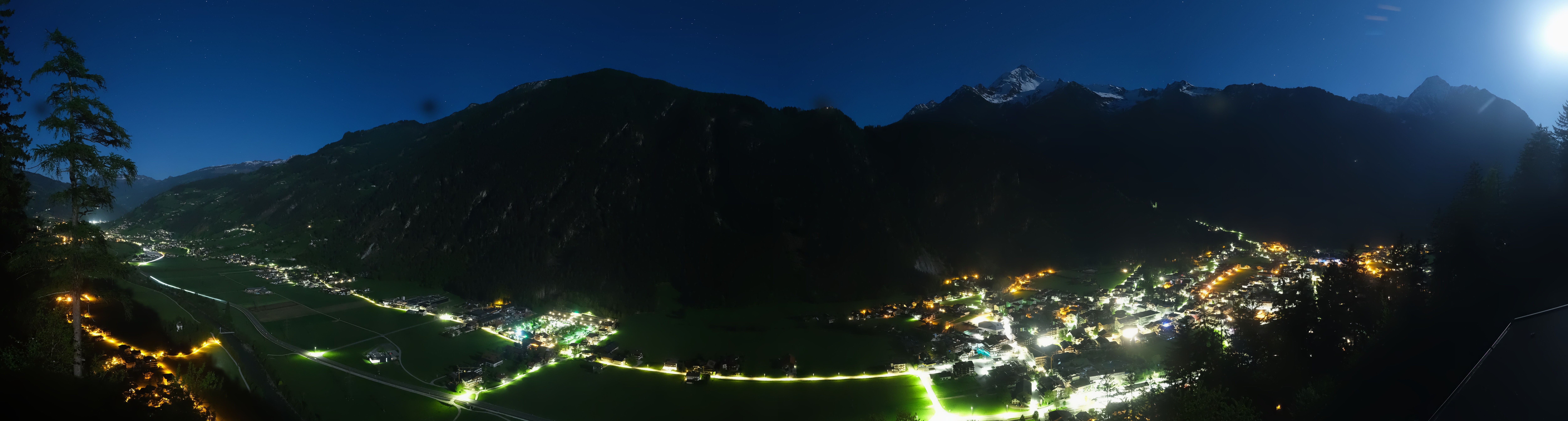 Archived image Webcam Mayrhofen im Zillertal: Zimmereben