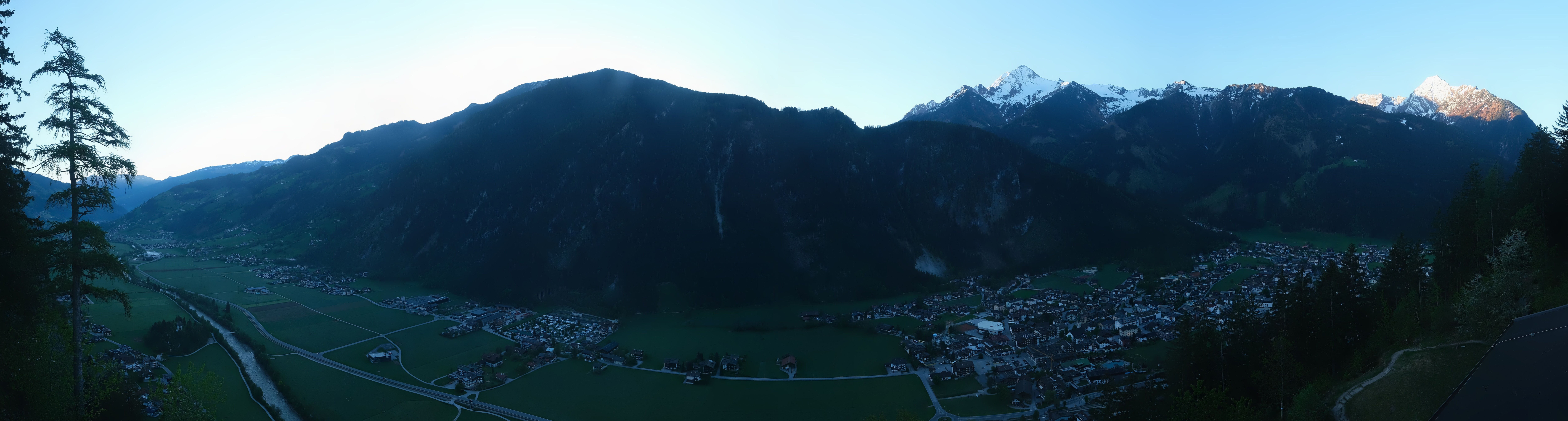 Archived image Webcam Mayrhofen im Zillertal: Zimmereben