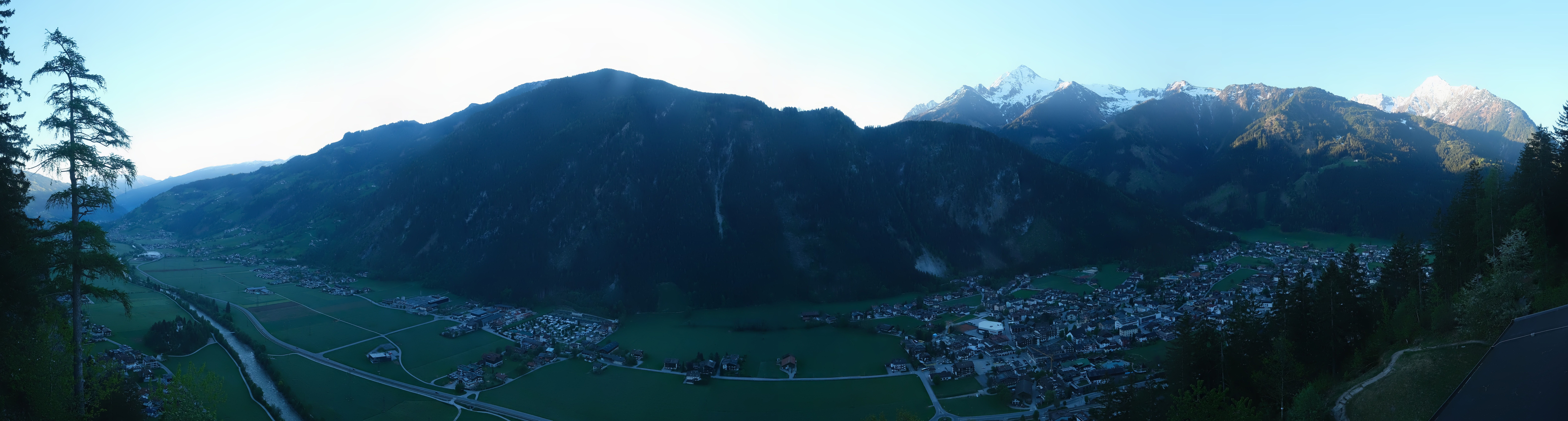 Archived image Webcam Mayrhofen im Zillertal: Zimmereben