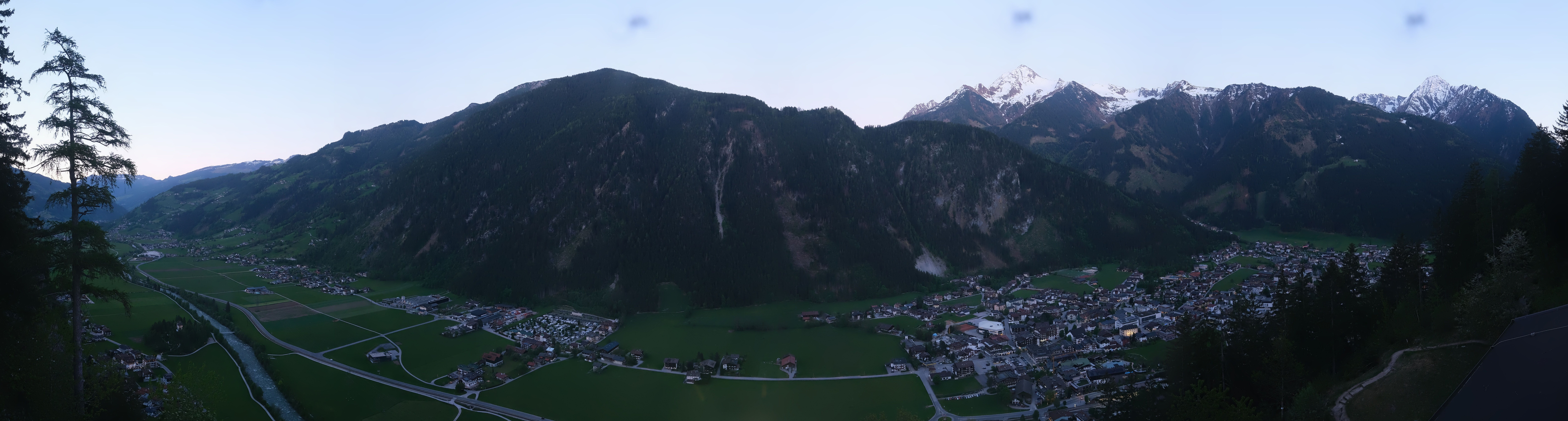 Archived image Webcam Mayrhofen im Zillertal: Zimmereben