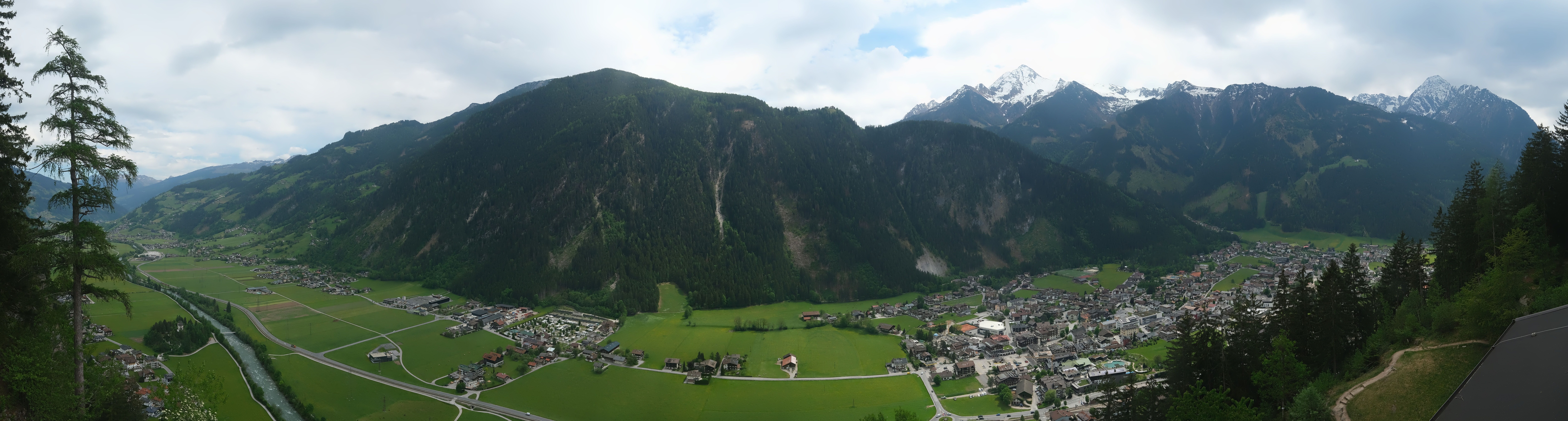 Archived image Webcam Mayrhofen im Zillertal: Zimmereben