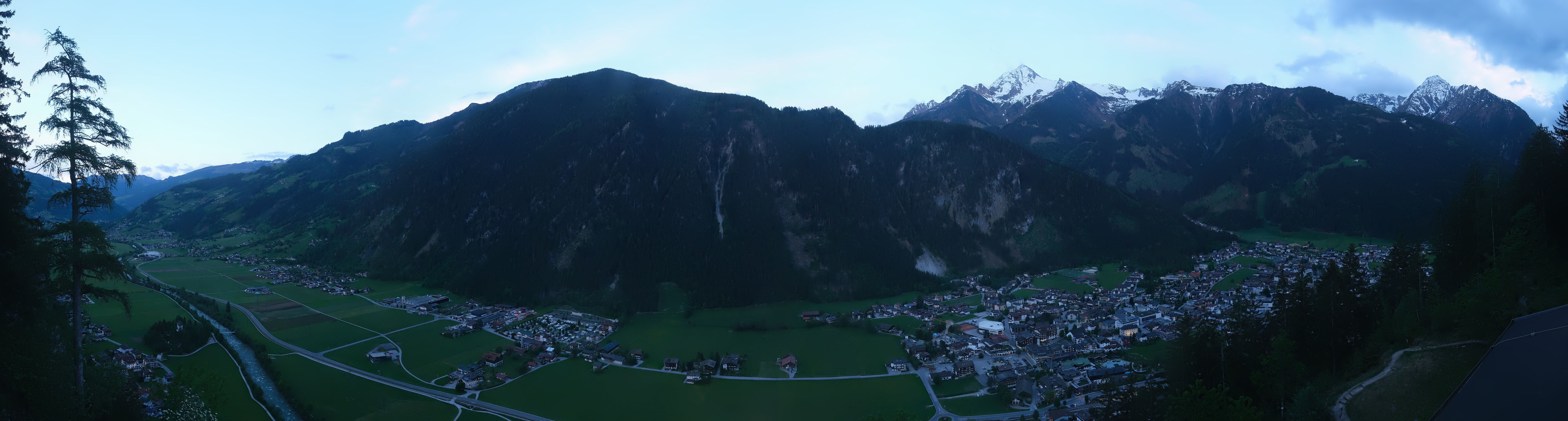 Archived image Webcam Mayrhofen im Zillertal: Zimmereben