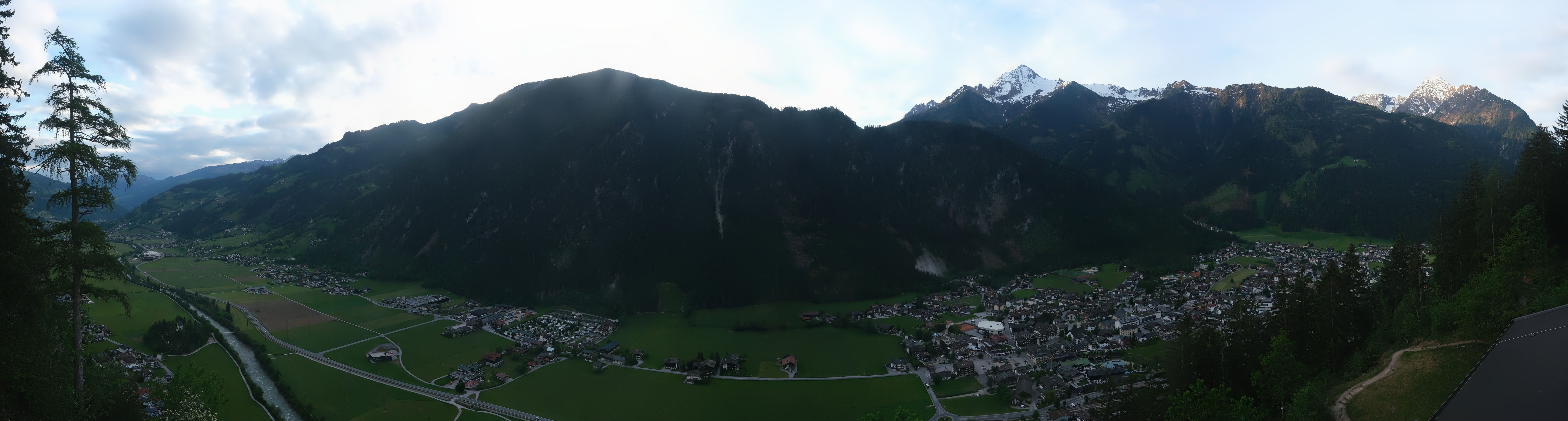 Archiv Foto Webcam Mayrhofen im Zillertal: Blick vom Gasthof Zimmereben