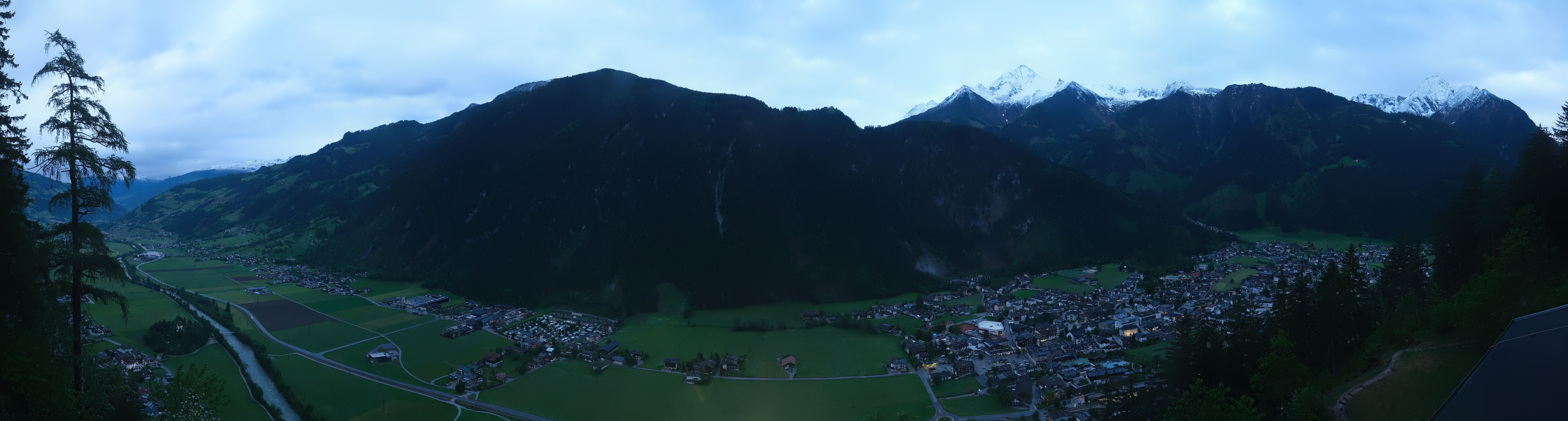 Archived image Webcam Mayrhofen im Zillertal: Zimmereben