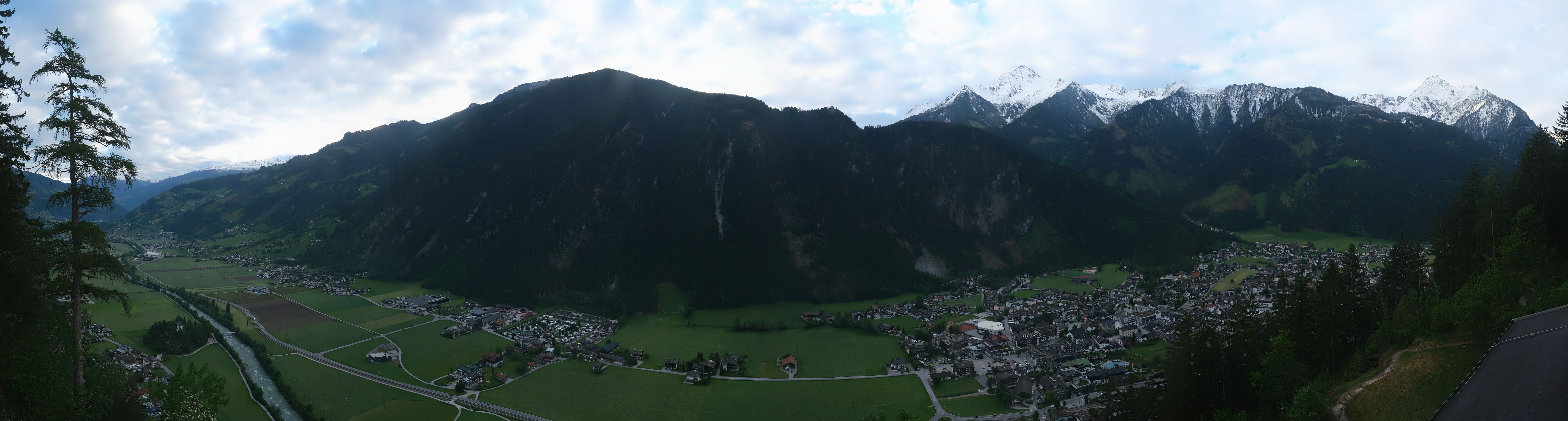 Archived image Webcam Mayrhofen im Zillertal: Zimmereben