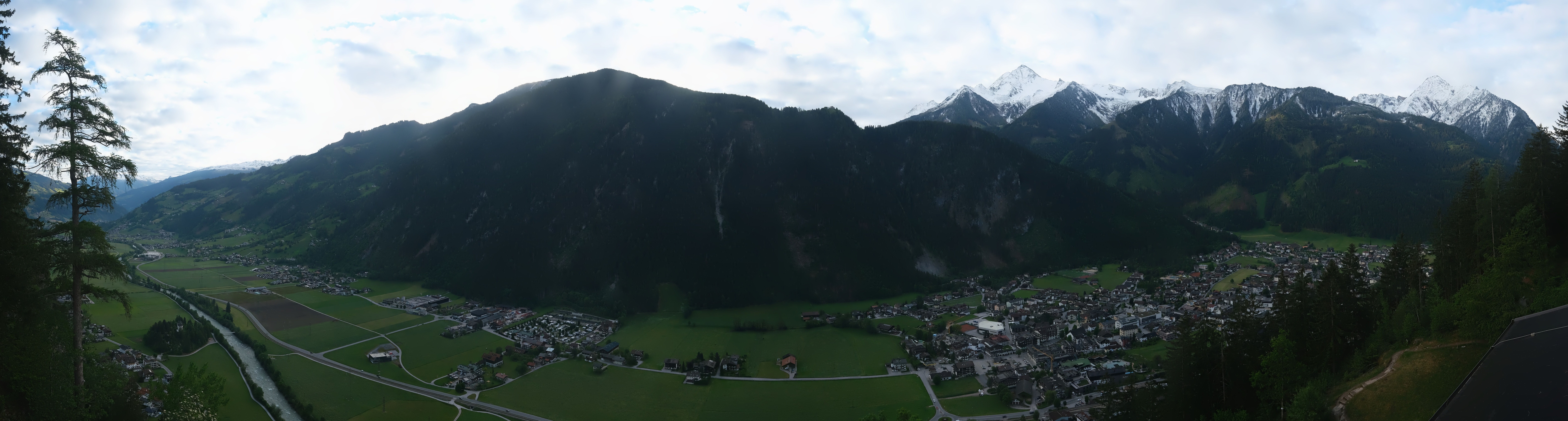 Archived image Webcam Mayrhofen im Zillertal: Zimmereben