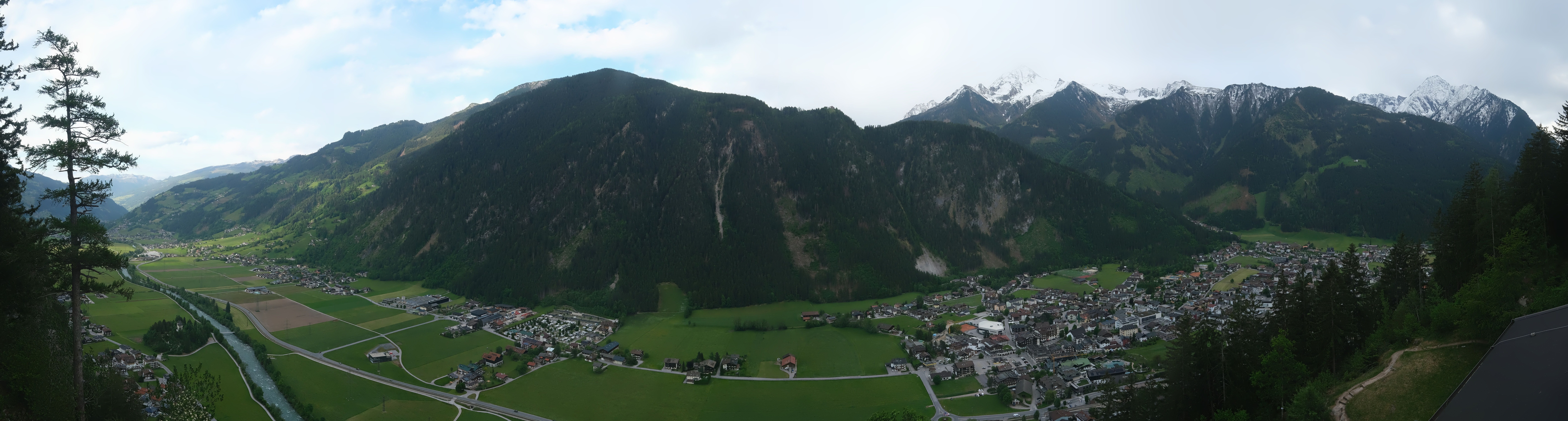 Archived image Webcam Mayrhofen im Zillertal: Zimmereben