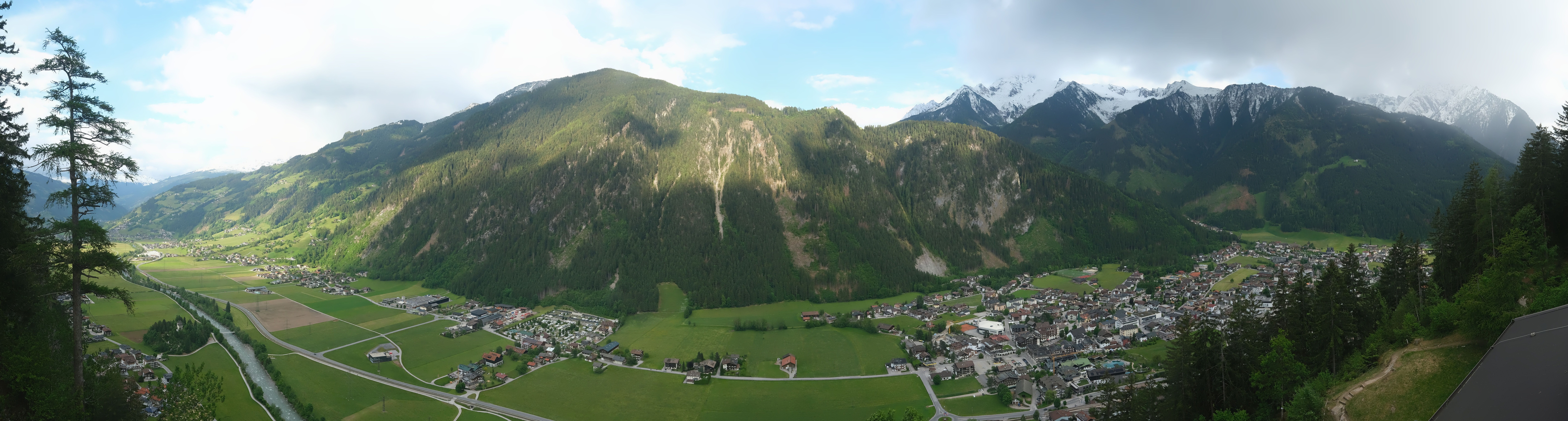 Archived image Webcam Mayrhofen im Zillertal: Zimmereben
