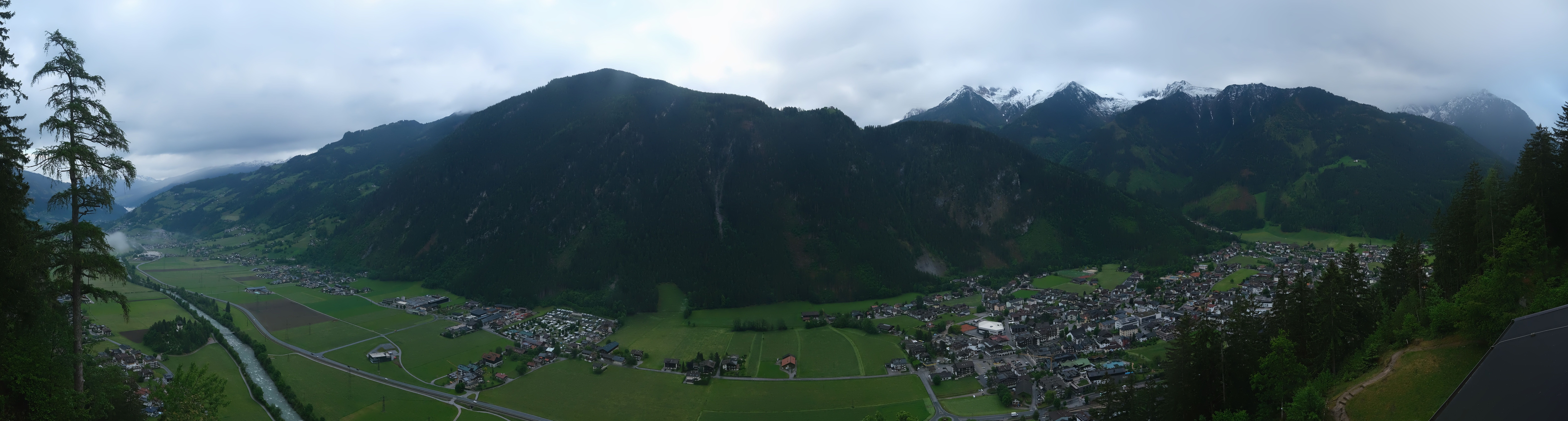 Archived image Webcam Mayrhofen im Zillertal: Zimmereben