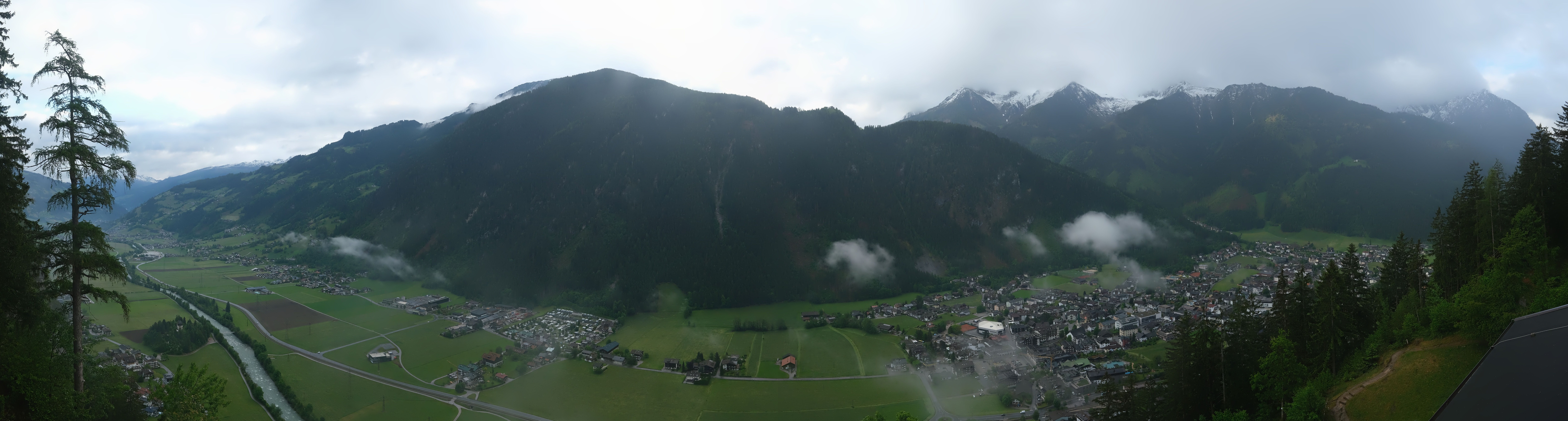 Archived image Webcam Mayrhofen im Zillertal: Zimmereben