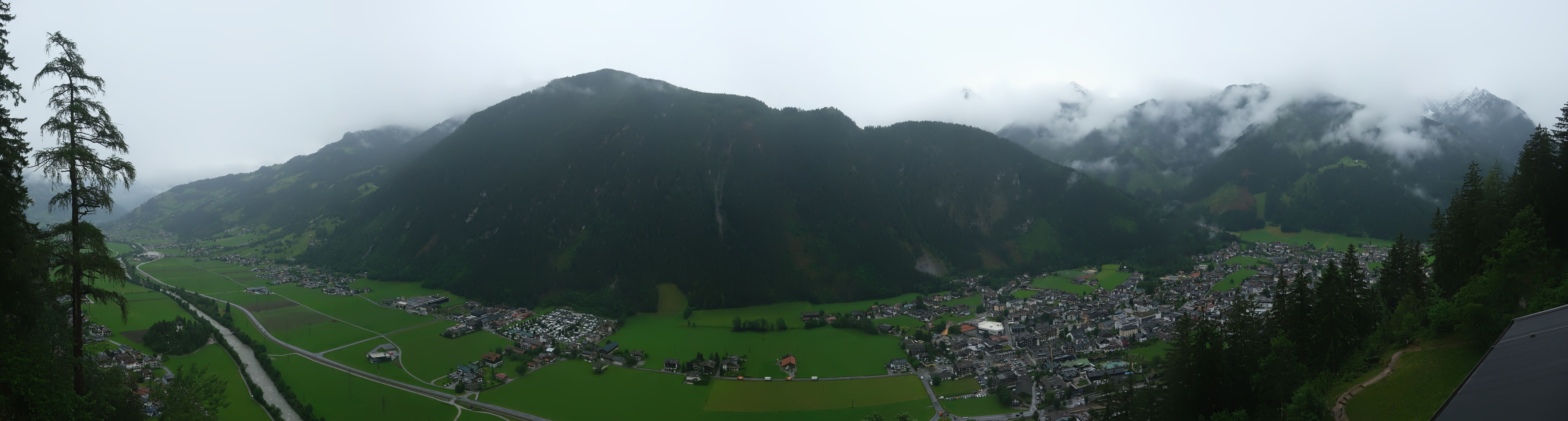 Archived image Webcam Mayrhofen im Zillertal: Zimmereben