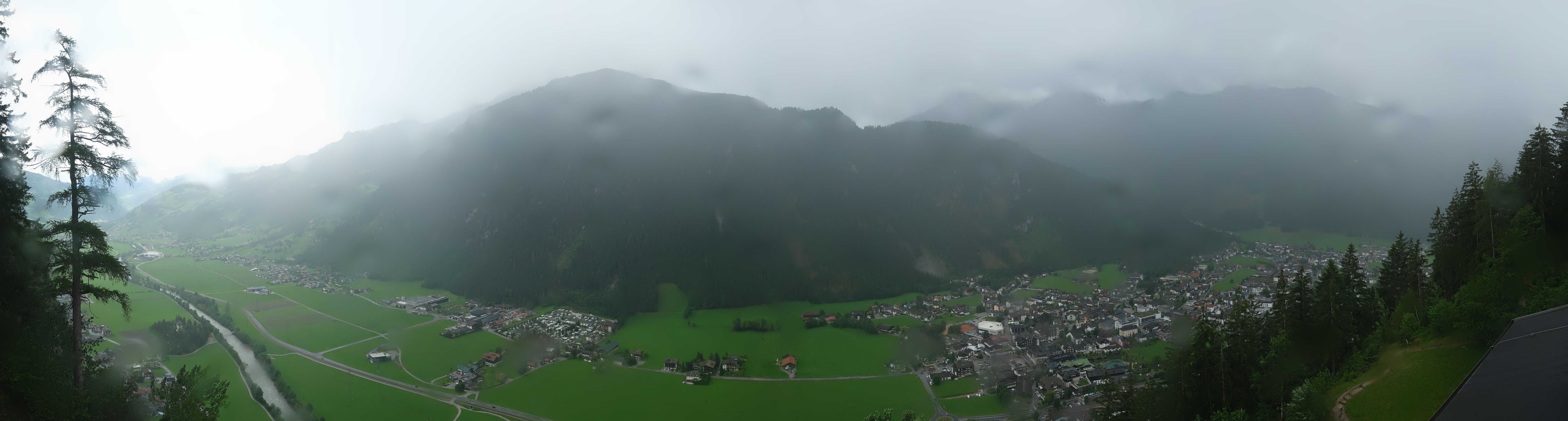 Archived image Webcam Mayrhofen im Zillertal: Zimmereben