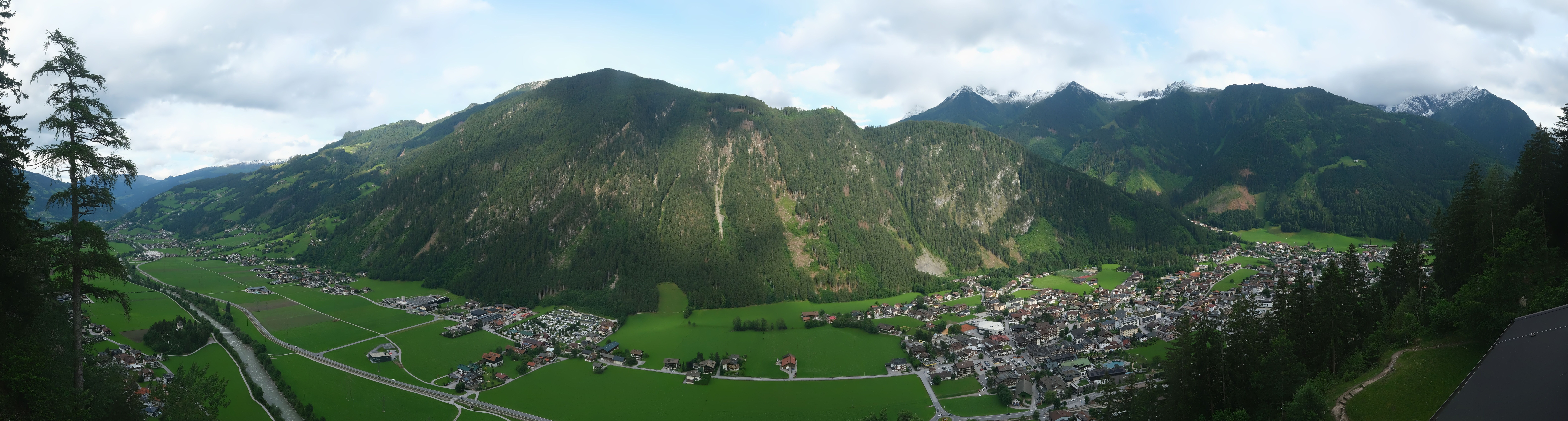 Archived image Webcam Mayrhofen im Zillertal: Zimmereben