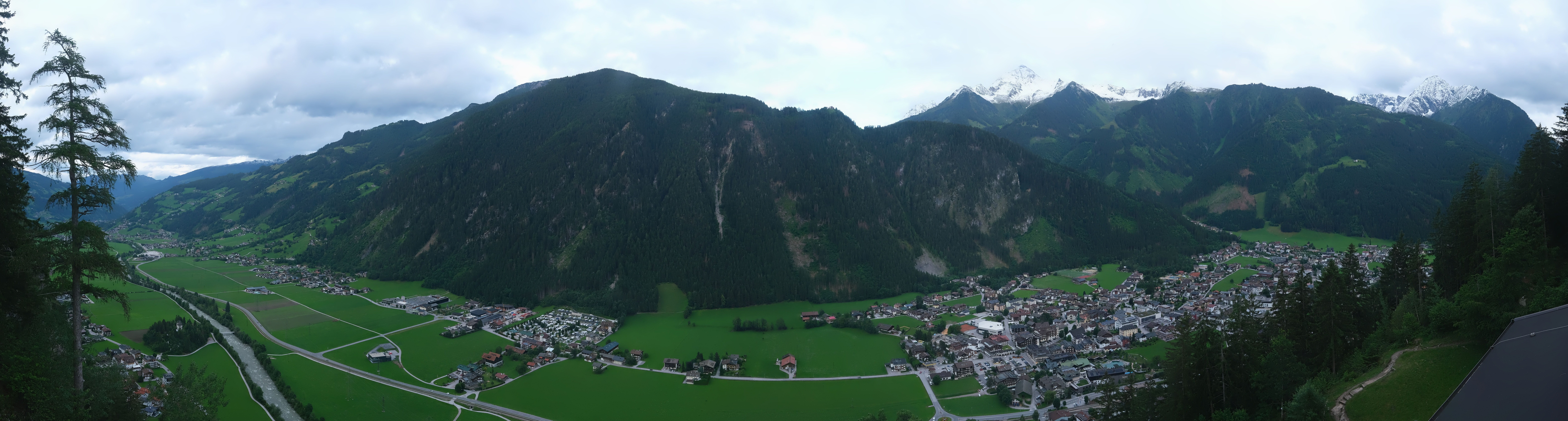 Archived image Webcam Mayrhofen im Zillertal: Zimmereben