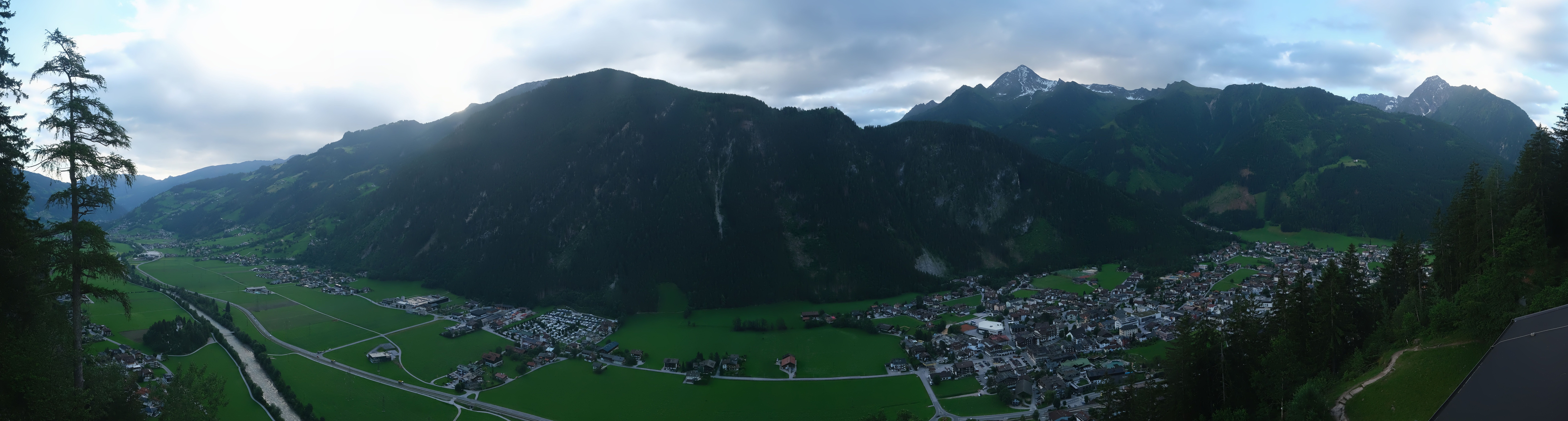 Archived image Webcam Mayrhofen im Zillertal: Zimmereben