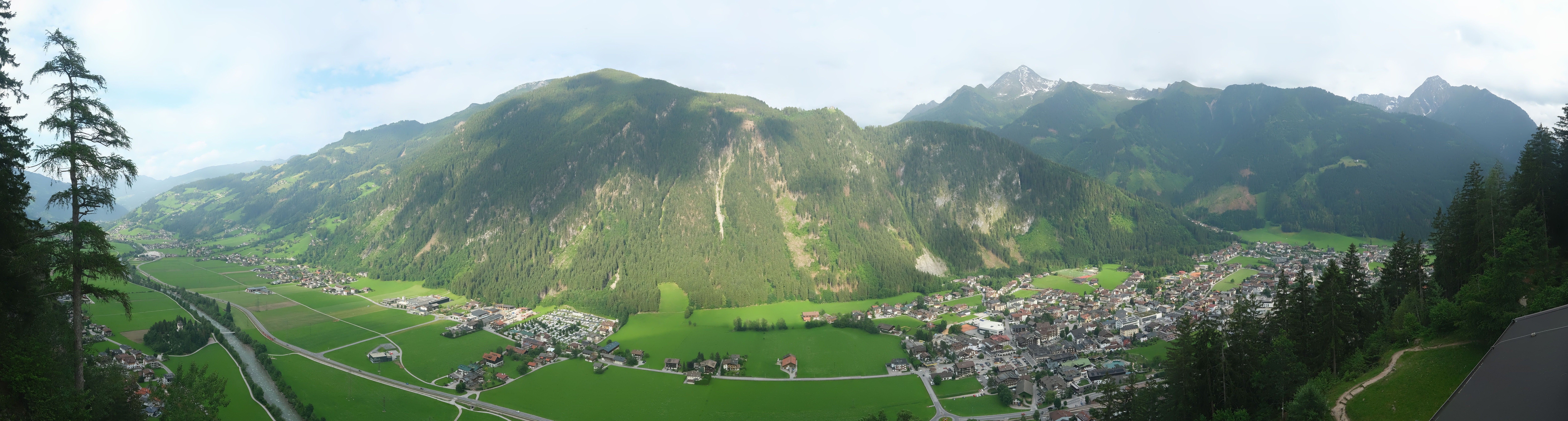 Archived image Webcam Mayrhofen im Zillertal: Zimmereben