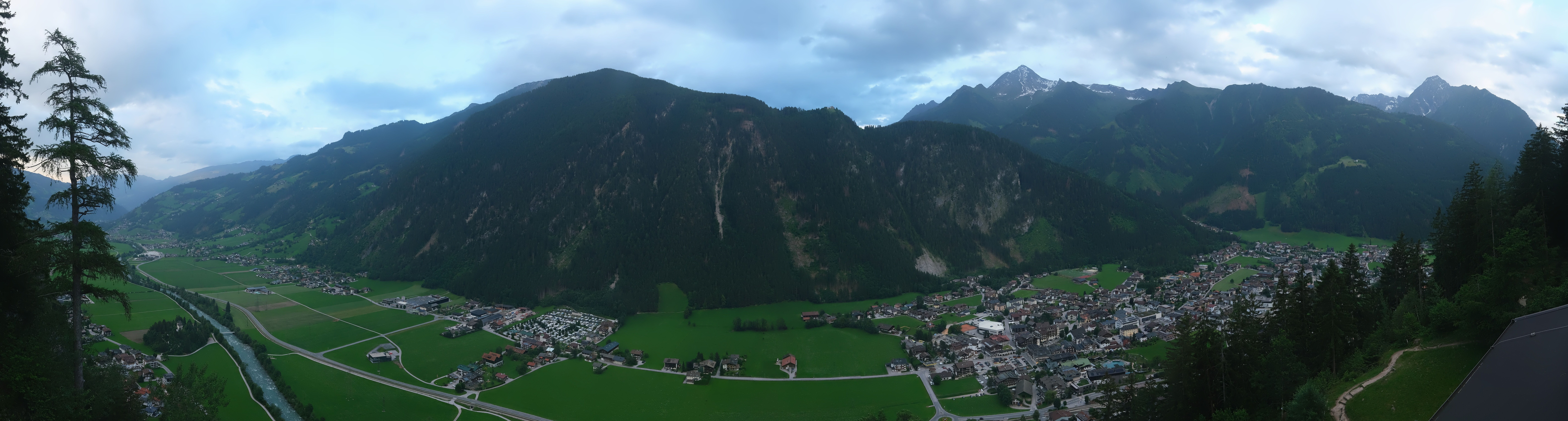 Archived image Webcam Mayrhofen im Zillertal: Zimmereben