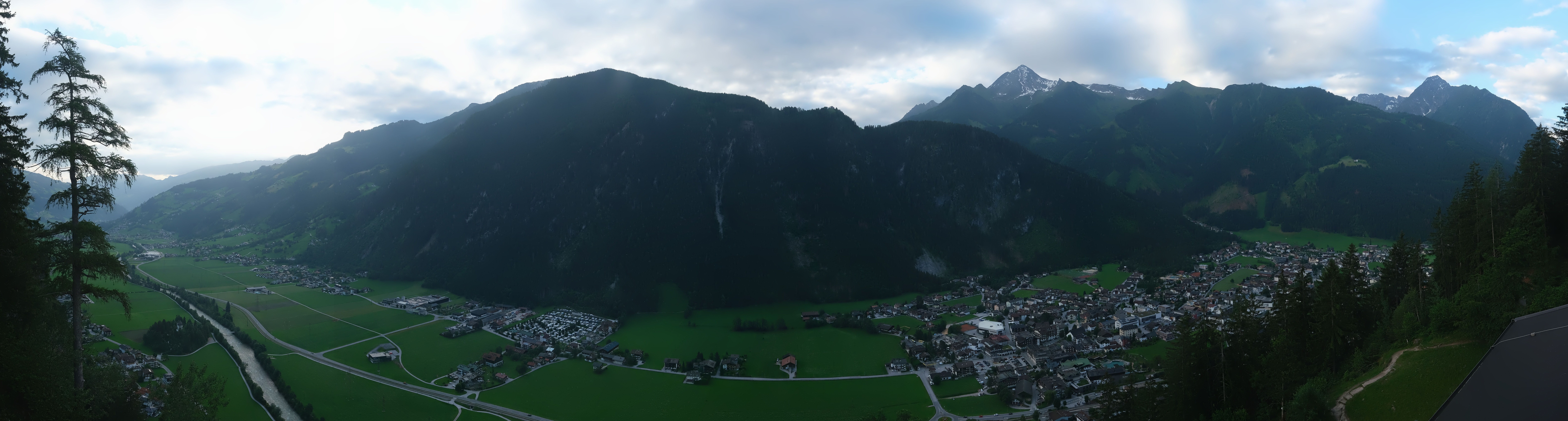 Archived image Webcam Mayrhofen im Zillertal: Zimmereben