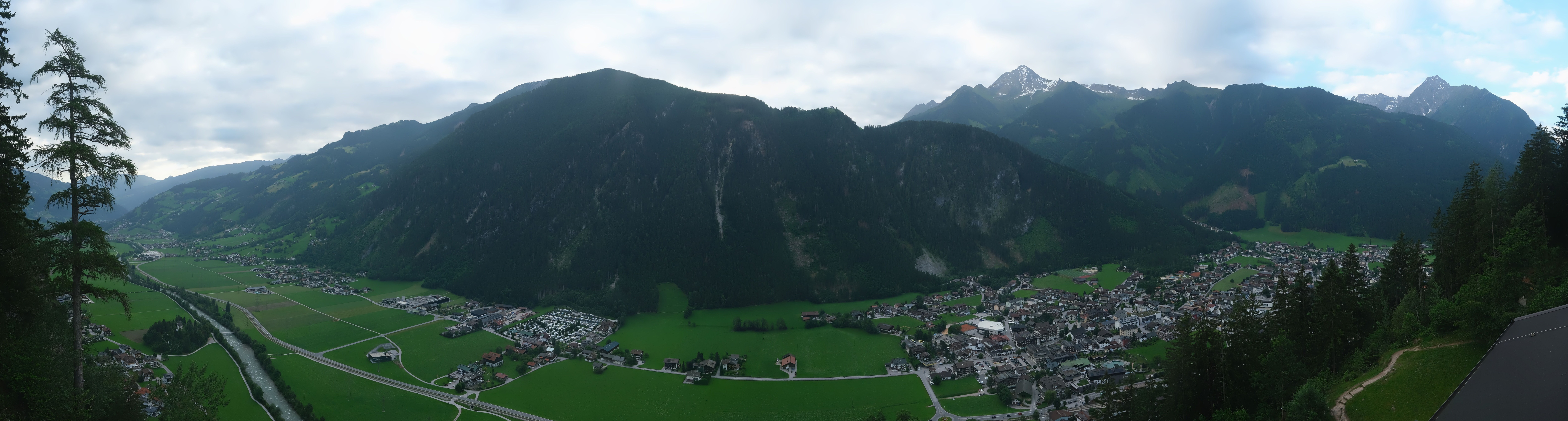 Archived image Webcam Mayrhofen im Zillertal: Zimmereben