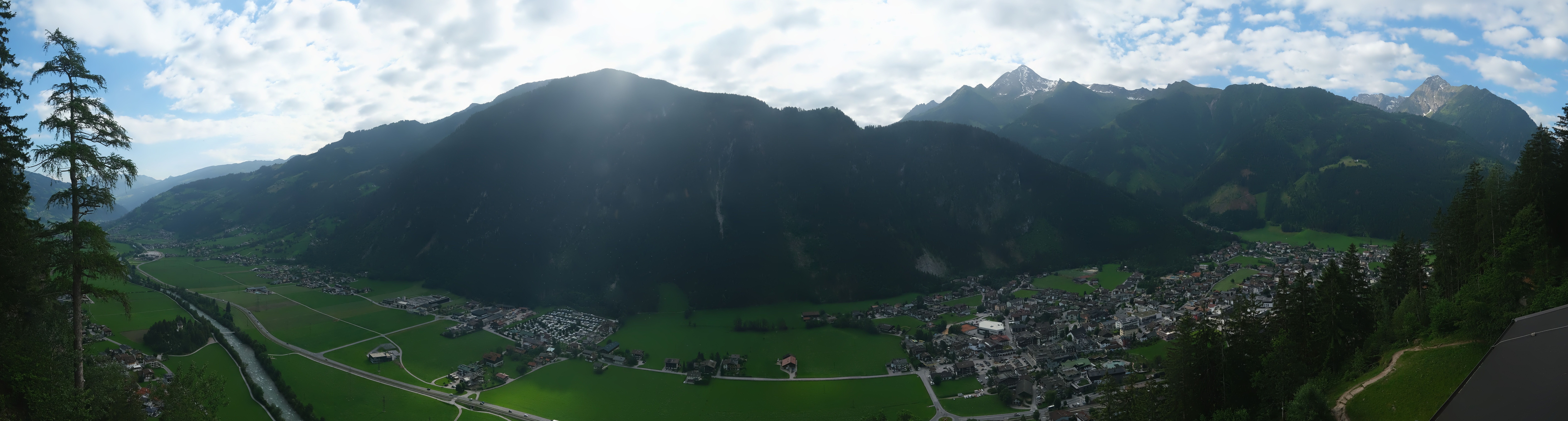 Archived image Webcam Mayrhofen im Zillertal: Zimmereben