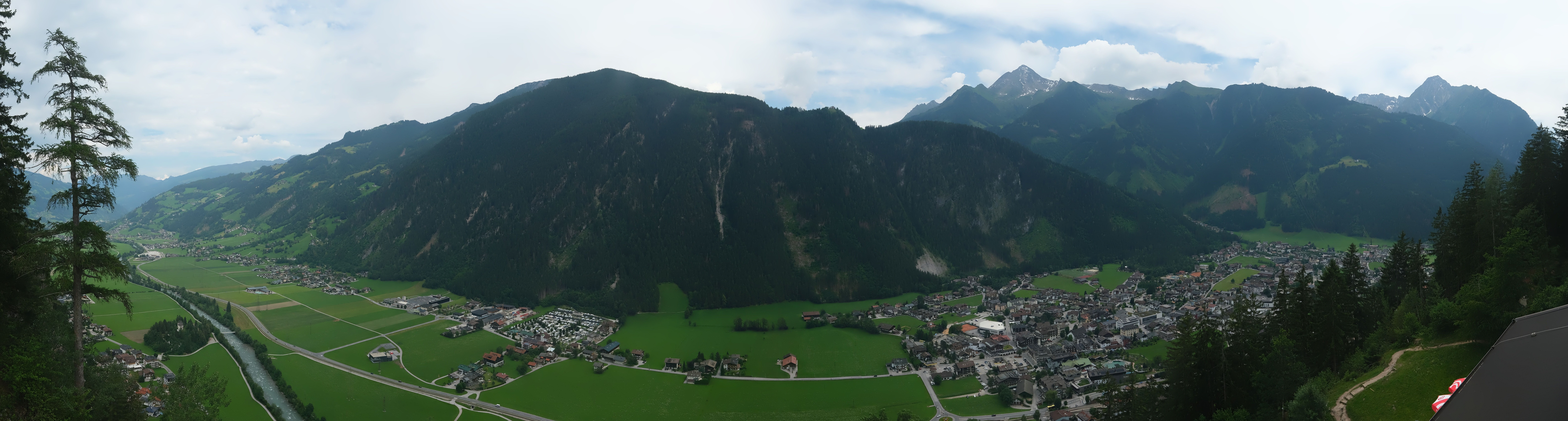 Archived image Webcam Mayrhofen im Zillertal: Zimmereben