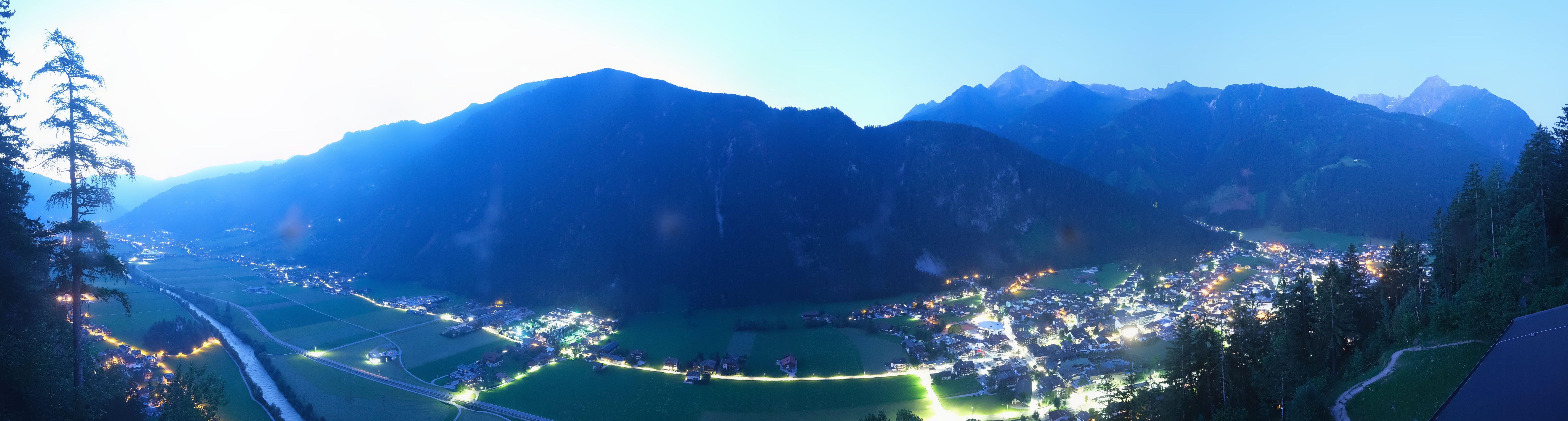 Archived image Webcam Mayrhofen im Zillertal: Zimmereben