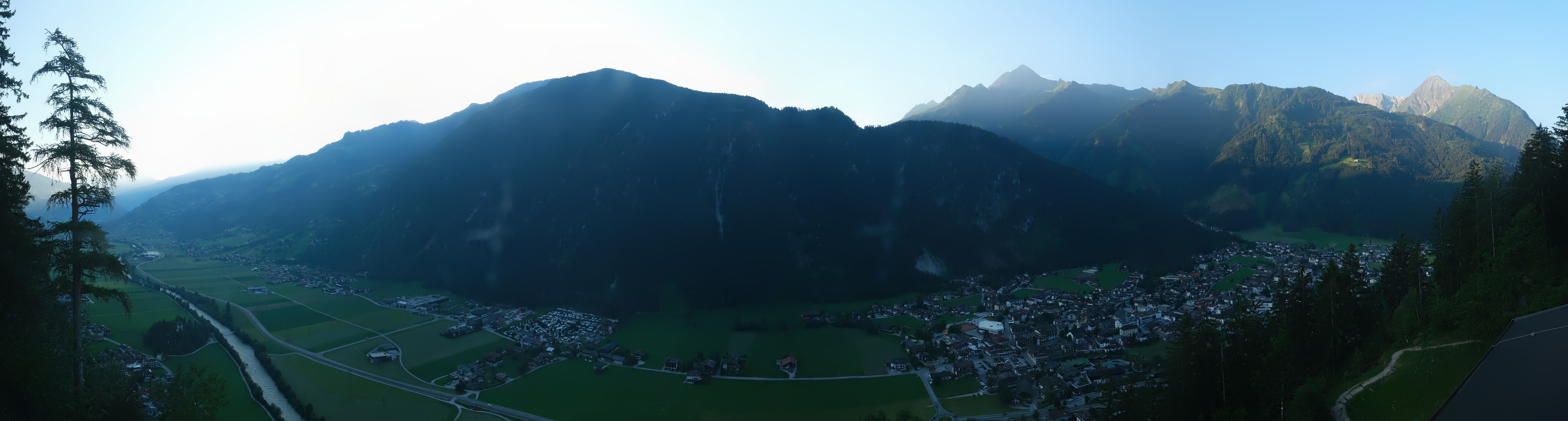 Archived image Webcam Mayrhofen im Zillertal: Zimmereben