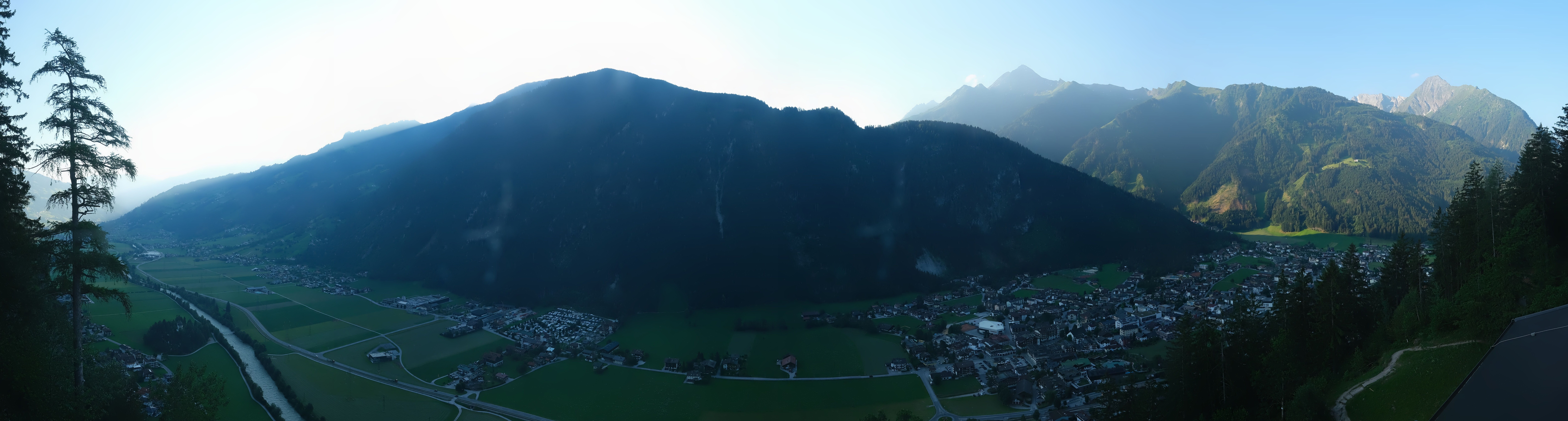 Archived image Webcam Mayrhofen im Zillertal: Zimmereben