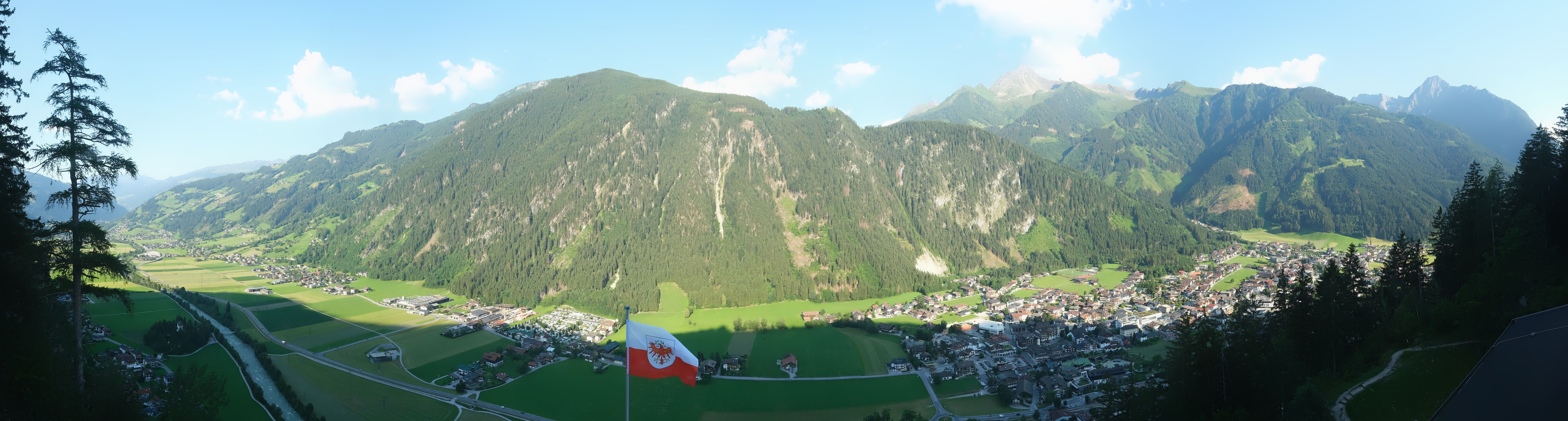 Archived image Webcam Mayrhofen im Zillertal: Zimmereben