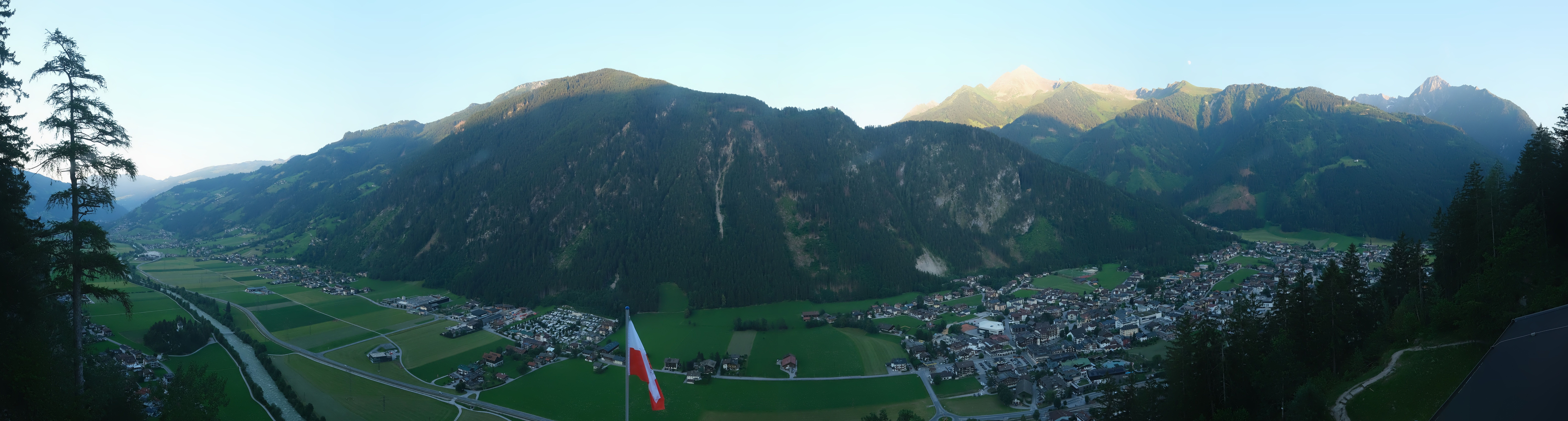 Archived image Webcam Mayrhofen im Zillertal: Zimmereben