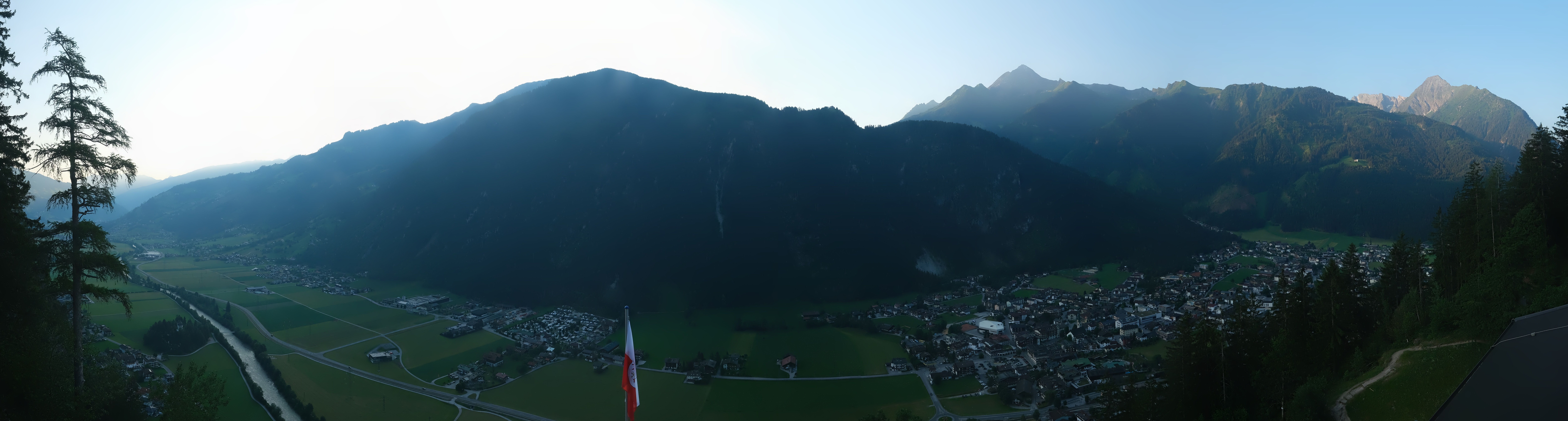 Archived image Webcam Mayrhofen im Zillertal: Zimmereben