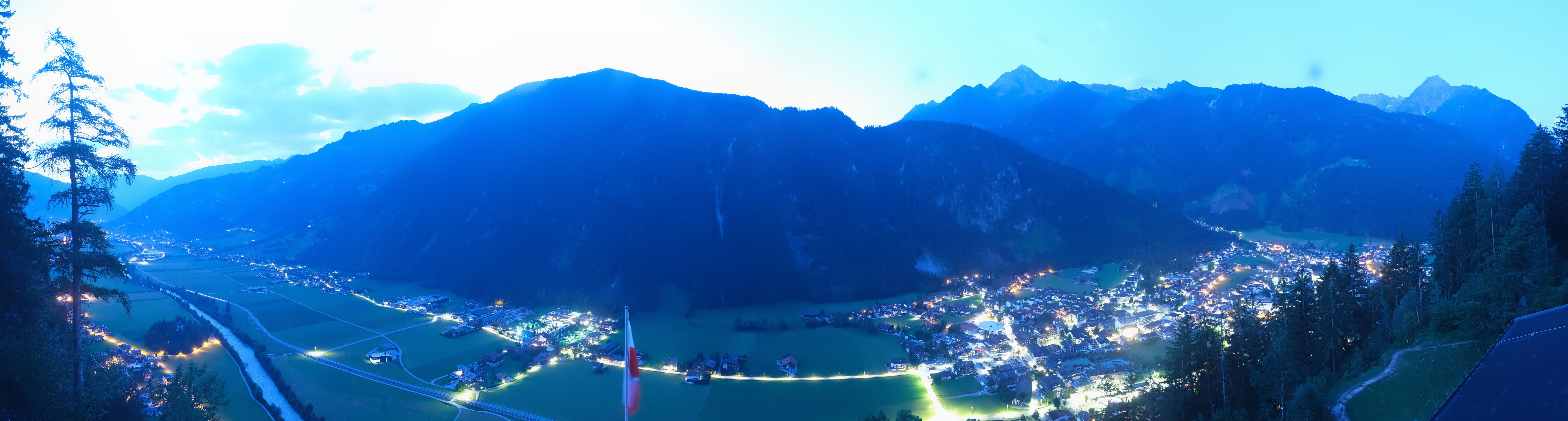 Archiv Foto Webcam Mayrhofen im Zillertal: Blick vom Gasthof Zimmereben