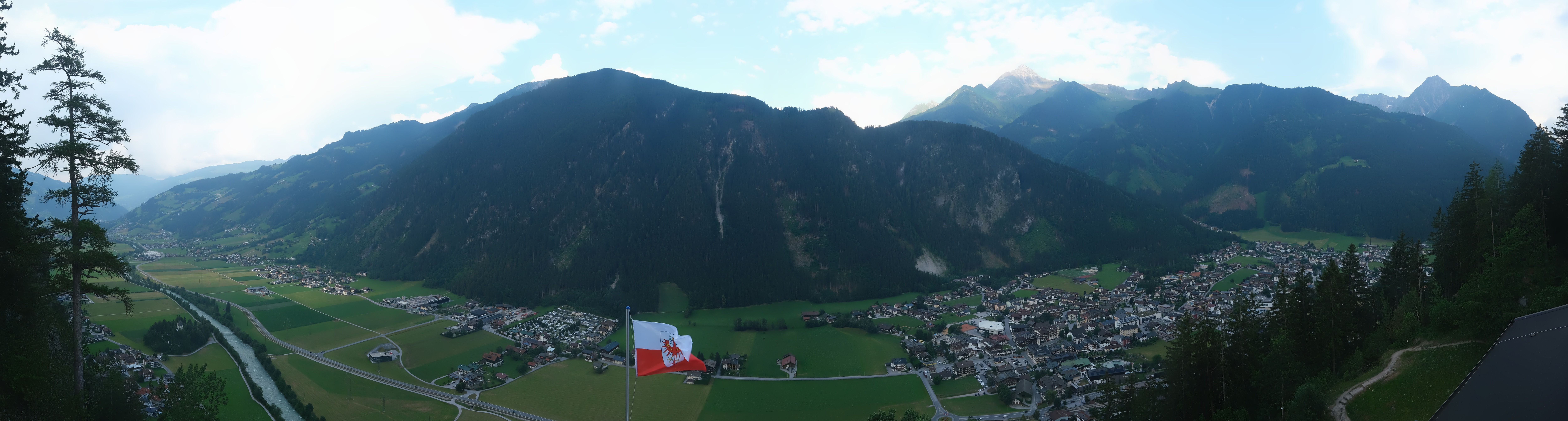 Archived image Webcam Mayrhofen im Zillertal: Zimmereben
