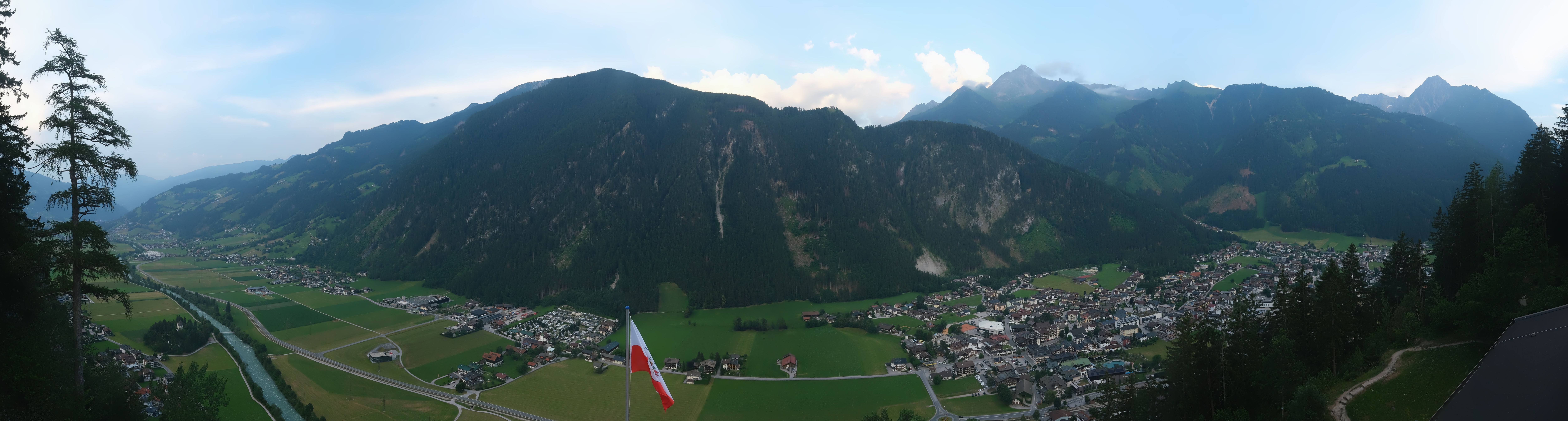 Archived image Webcam Mayrhofen im Zillertal: Zimmereben