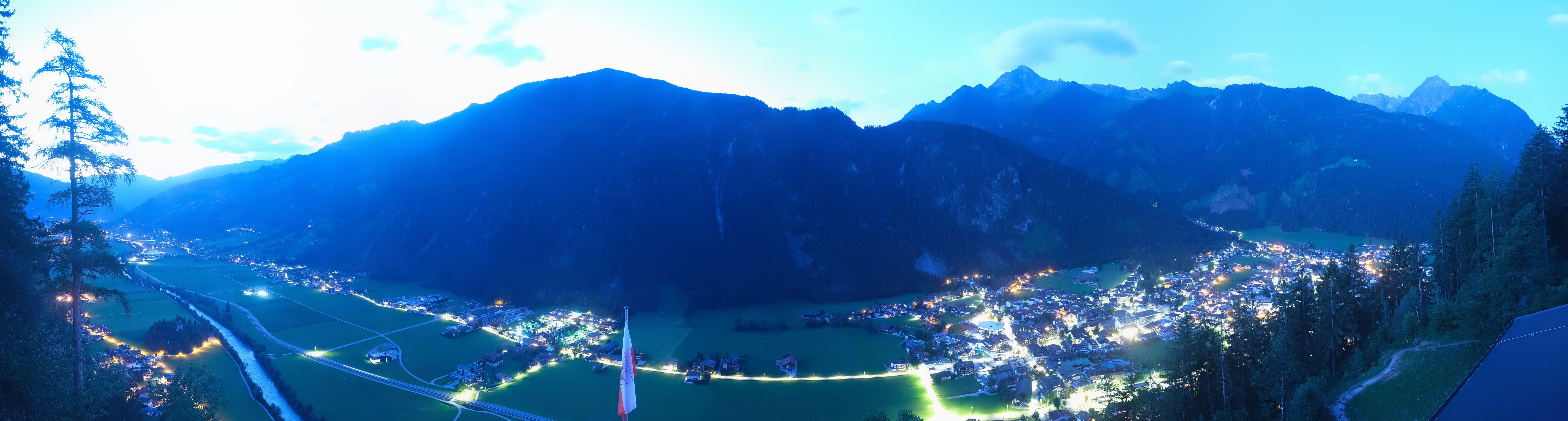 Archived image Webcam Mayrhofen im Zillertal: Zimmereben