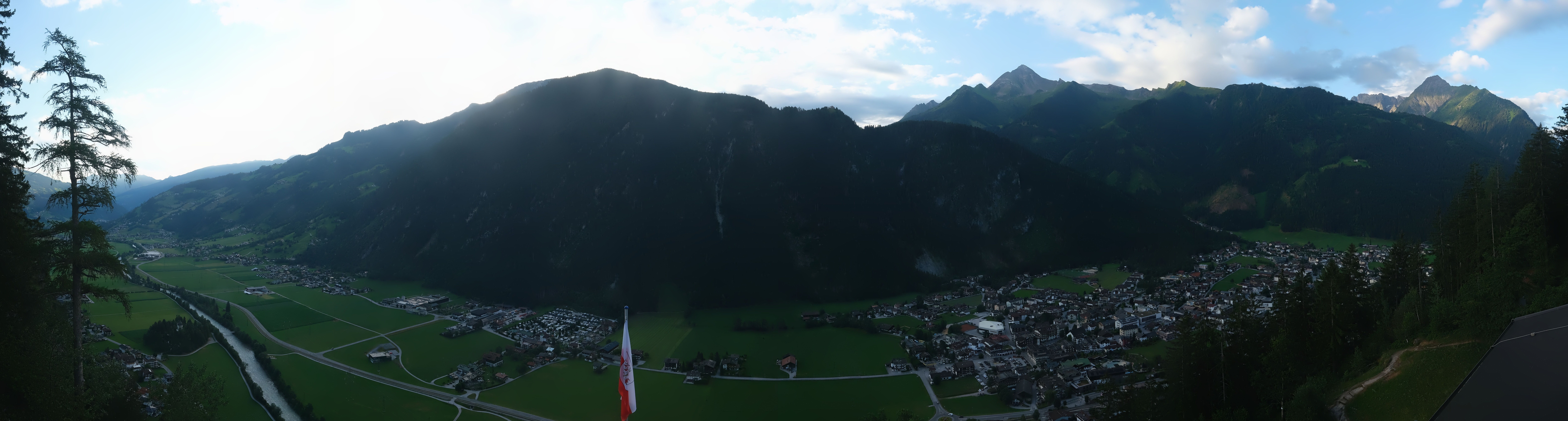 Archived image Webcam Mayrhofen im Zillertal: Zimmereben