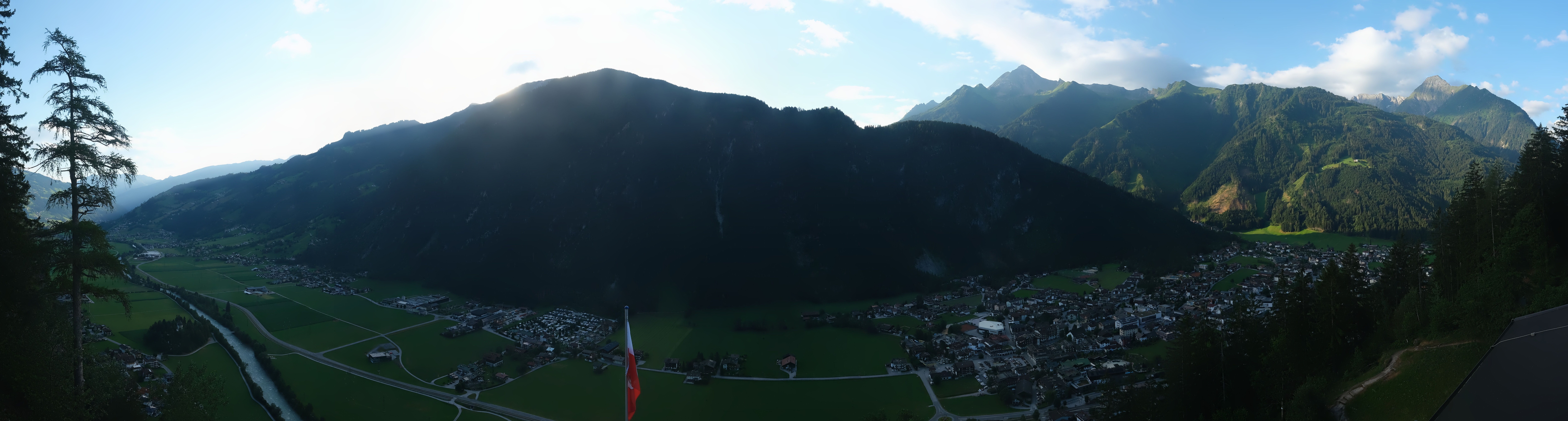 Archived image Webcam Mayrhofen im Zillertal: Zimmereben