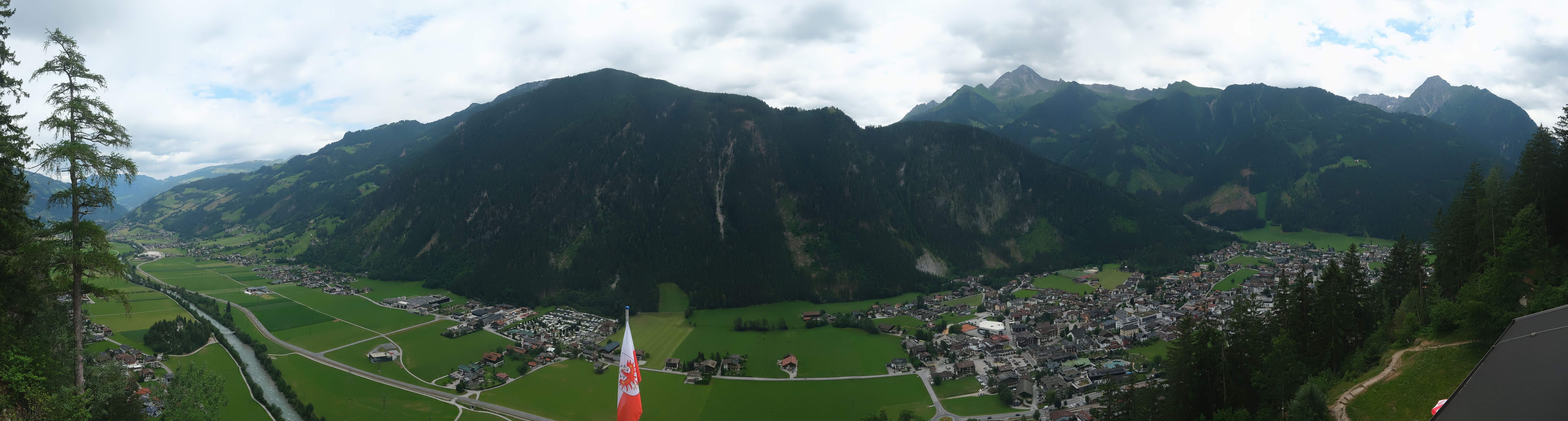 Archived image Webcam Mayrhofen im Zillertal: Zimmereben