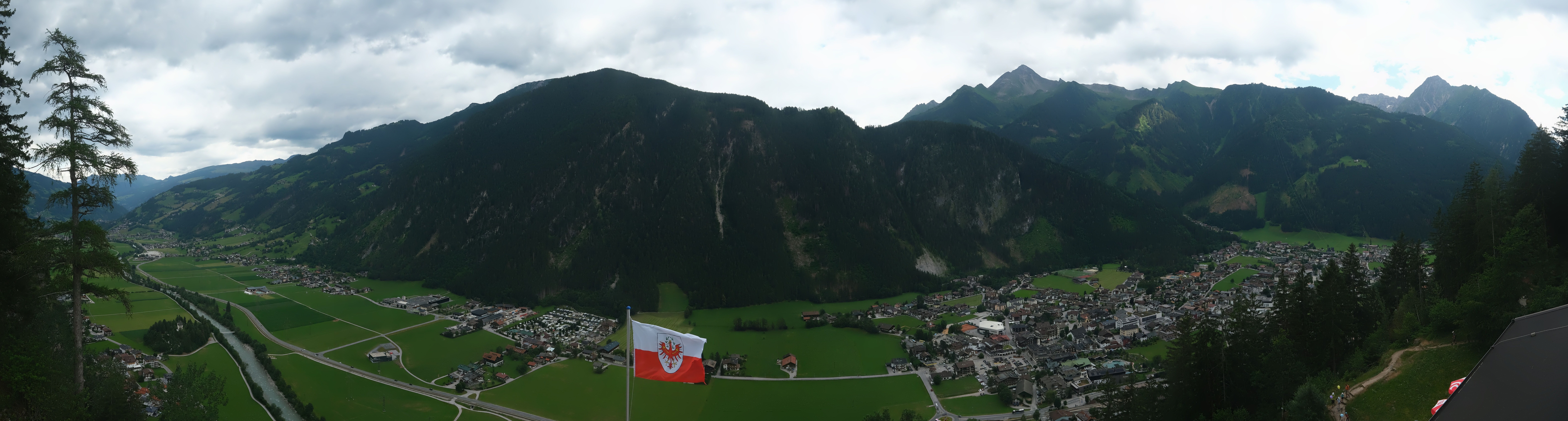 Archived image Webcam Mayrhofen im Zillertal: Zimmereben