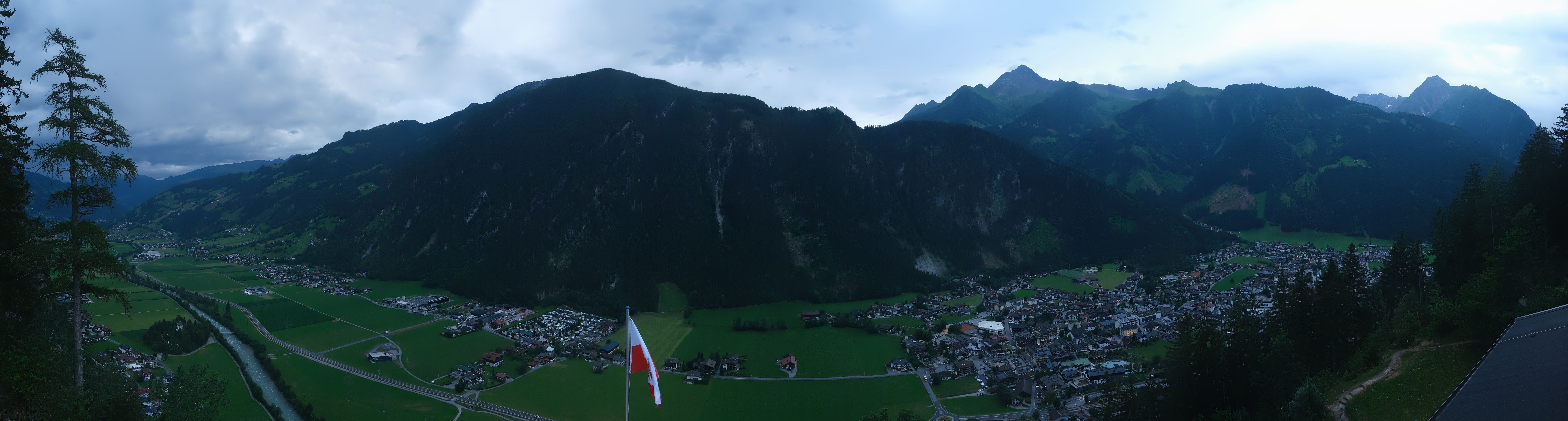 Archived image Webcam Mayrhofen im Zillertal: Zimmereben