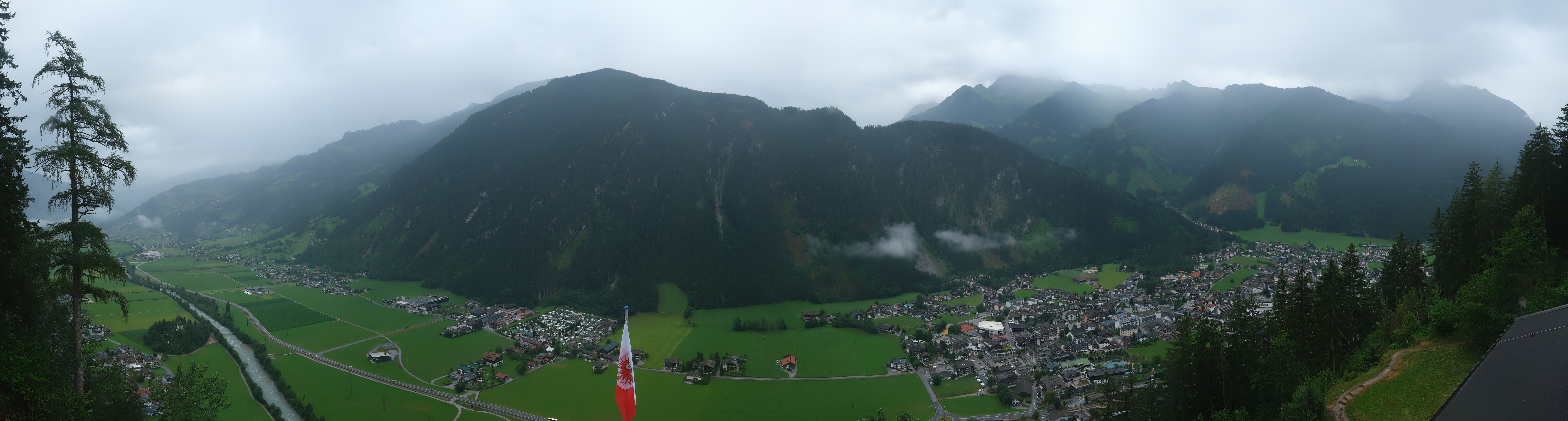 Archived image Webcam Mayrhofen im Zillertal: Zimmereben