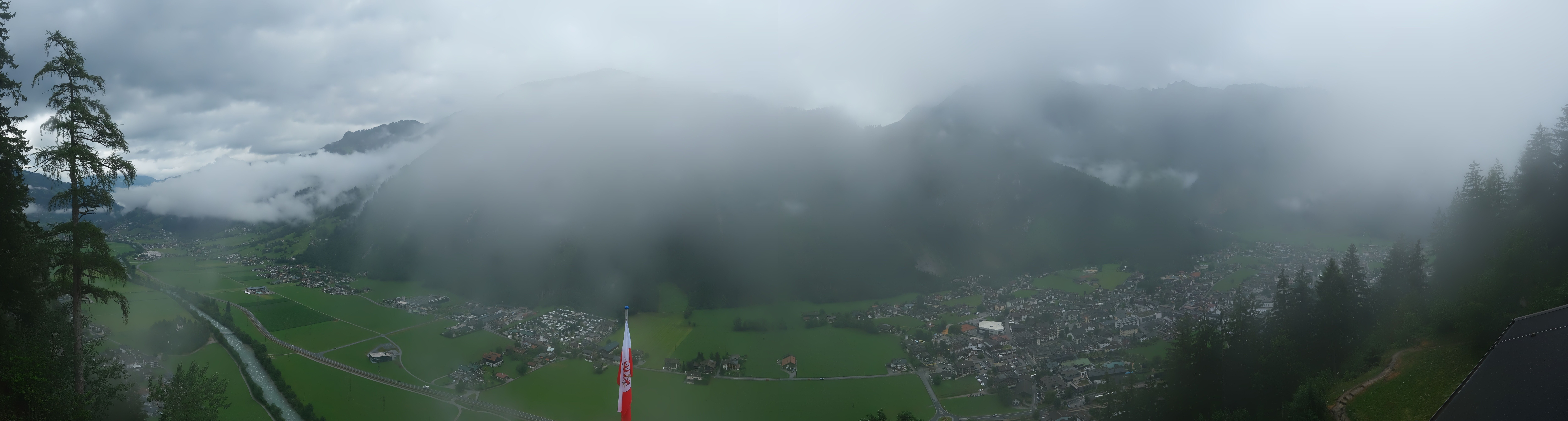 Archived image Webcam Mayrhofen im Zillertal: Zimmereben