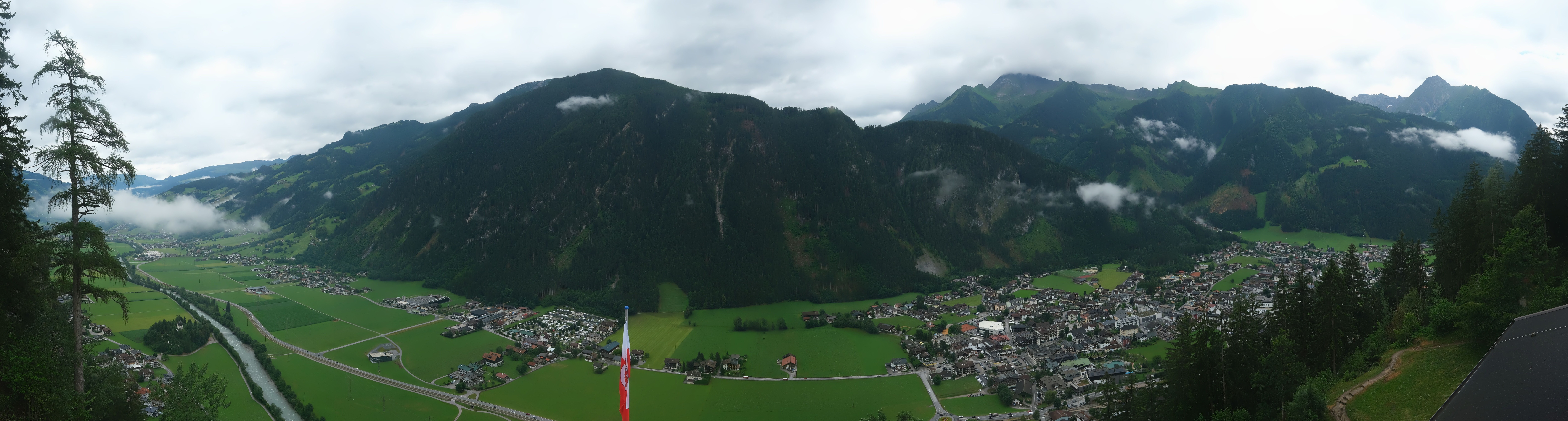 Archived image Webcam Mayrhofen im Zillertal: Zimmereben