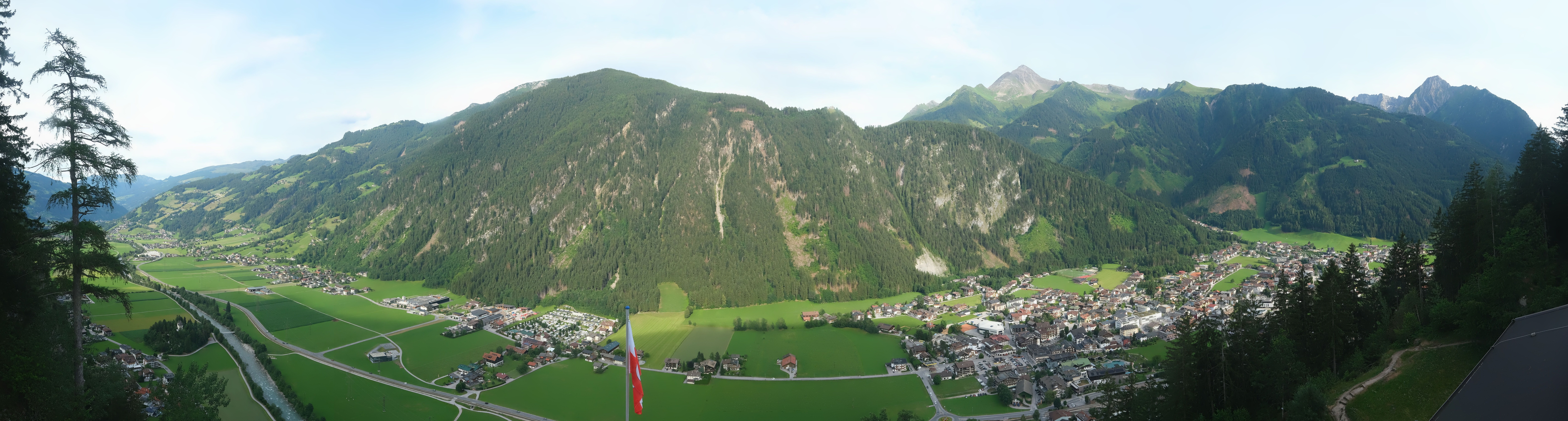 Archived image Webcam Mayrhofen im Zillertal: Zimmereben