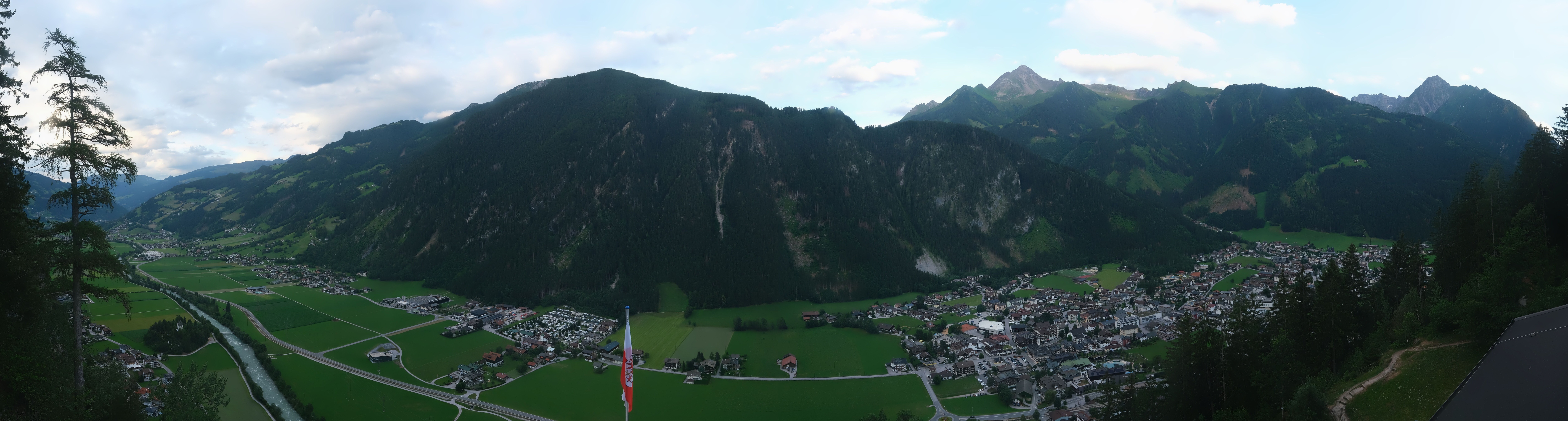 Archived image Webcam Mayrhofen im Zillertal: Zimmereben